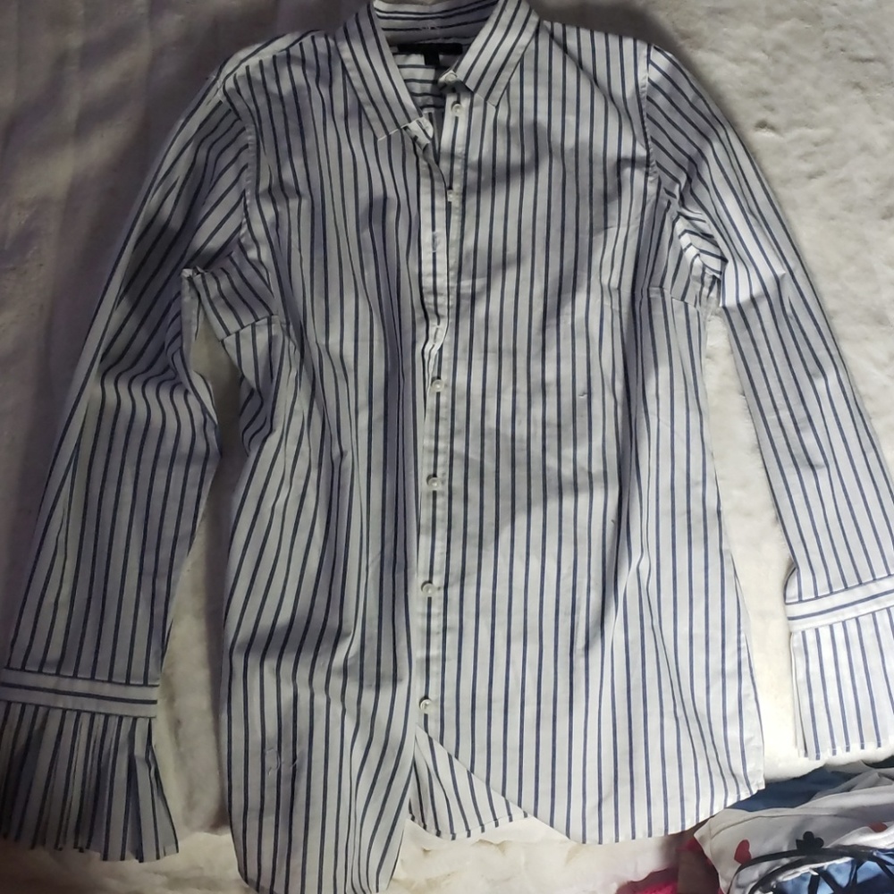 Banana republic ruffled sleeve button up shirt